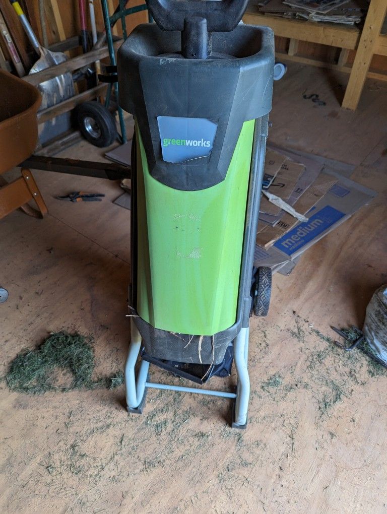 Greenworks Wood Chipper