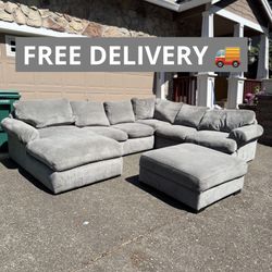 Like New Stanton Sectional Couch 🛋️- Free delivery 🚚 
