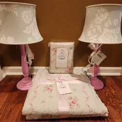 Vintage-Style Quilt & Pillow Sham+Lamp/Lamps (2) for a Nightstand/Night Stand/End Table/Desk~Twin Blanket Bedding