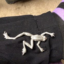 JJ JONETTE PEWTER Tree Frog Brooch/Pin