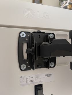 Universal Monitor Wall Mount