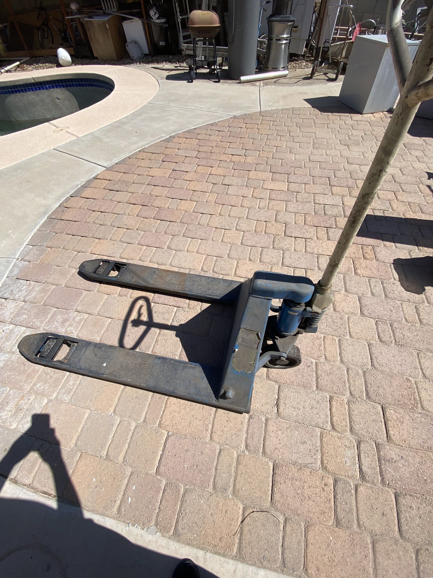 Heavy-Duty Pallet Jack / Manual Forklift