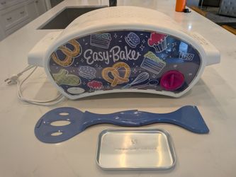 Like New Easy-Bake Ultimate Oven with Accessories