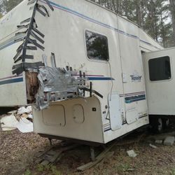 Fifth Wheel Camper