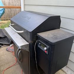 Traegar Silverton 810