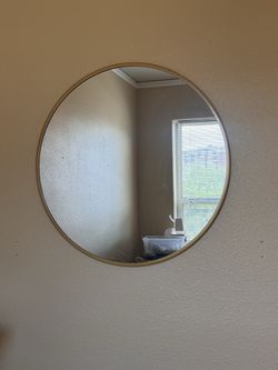 28” Circle Mirror with Gold Frame