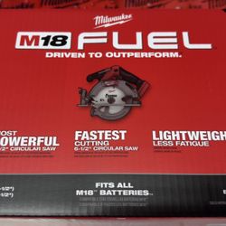 Milwaukee M18 FUEL 18V Lithium-Ion Brushless Cordless 6-1/2 in. Circular Saw (Tool-Only)