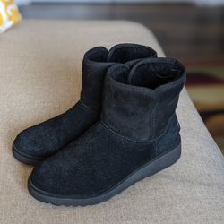 UGS Size 7 Boots