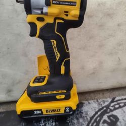DEWALT DCF921 XR 1/2in Impact Wrench BUNDLE +(INLCUDES BATTERY AND CHARGER