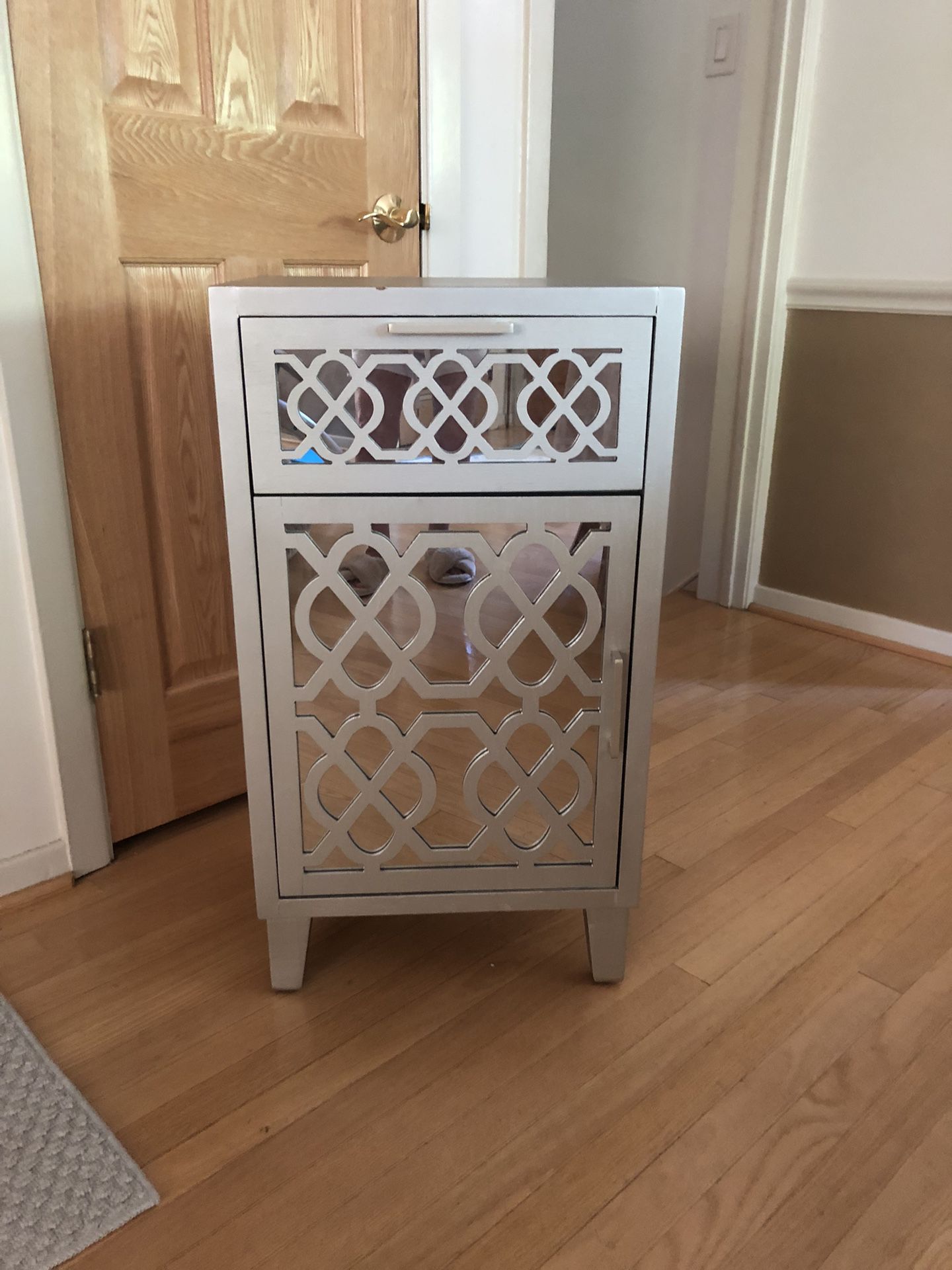 Beautiful silver mirrored cabinet with drawer
