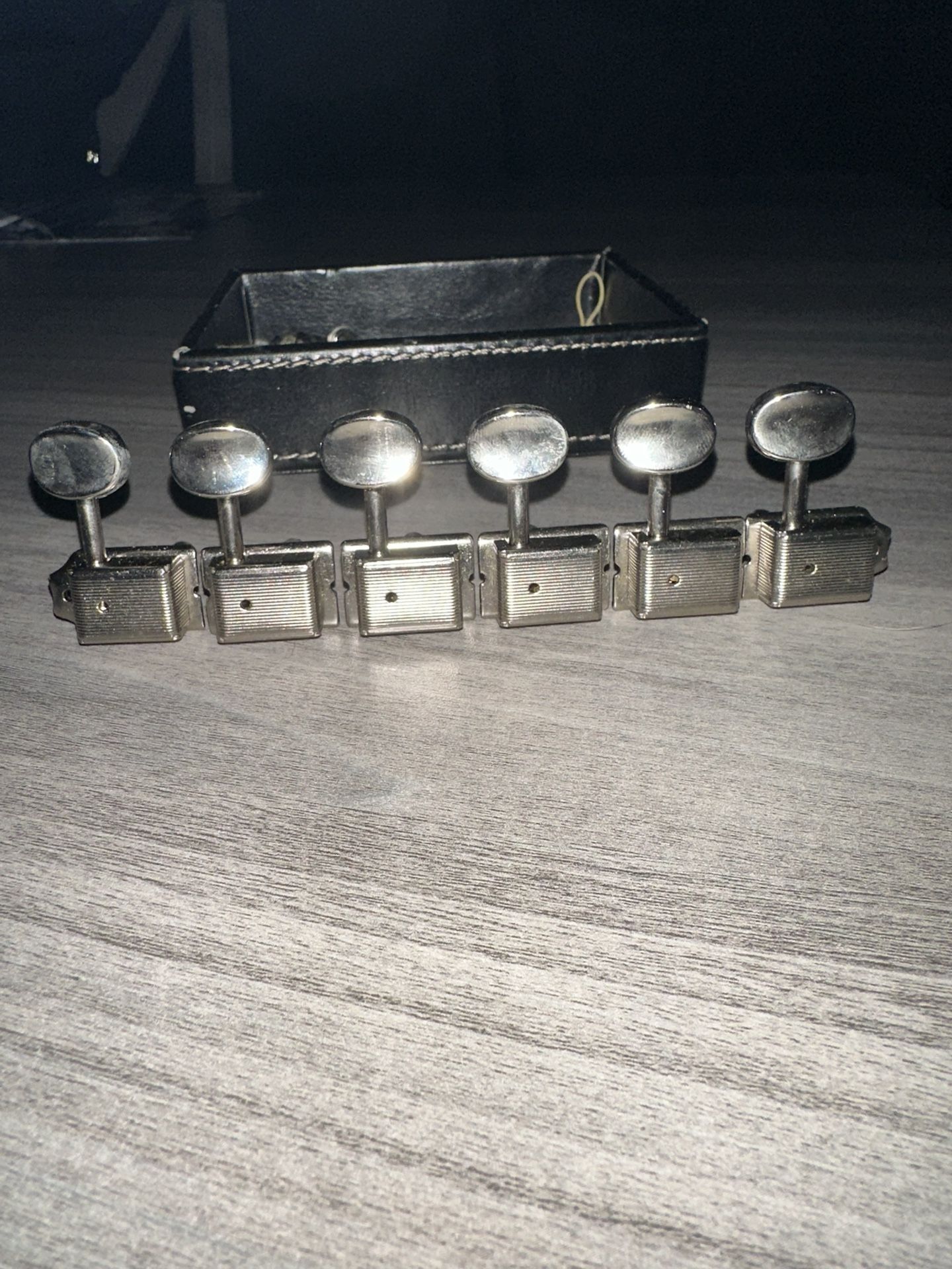 Fender Vintage Style Tuning Machines 6 Inline
