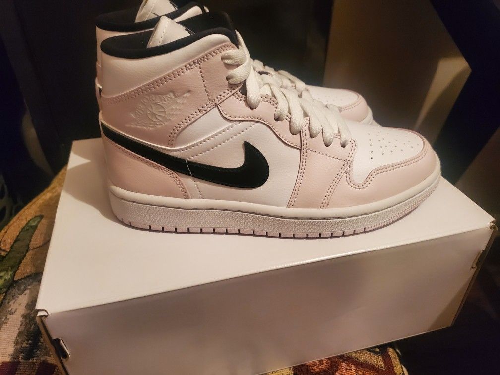 Women's Air Jordan 1 Mid for Sale in Memphis, TN - OfferUp