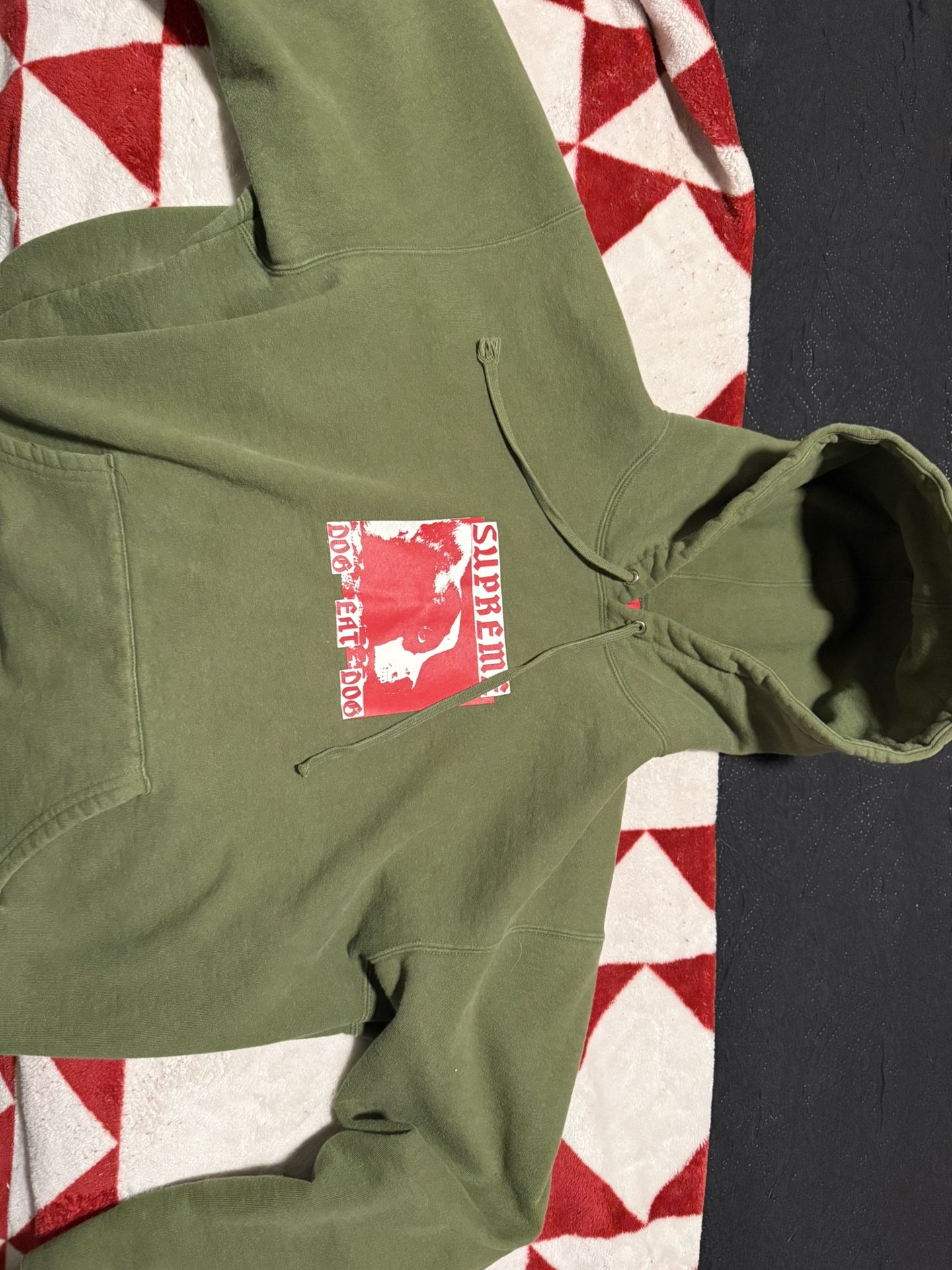 6 Supreme Hoodies Size Medium