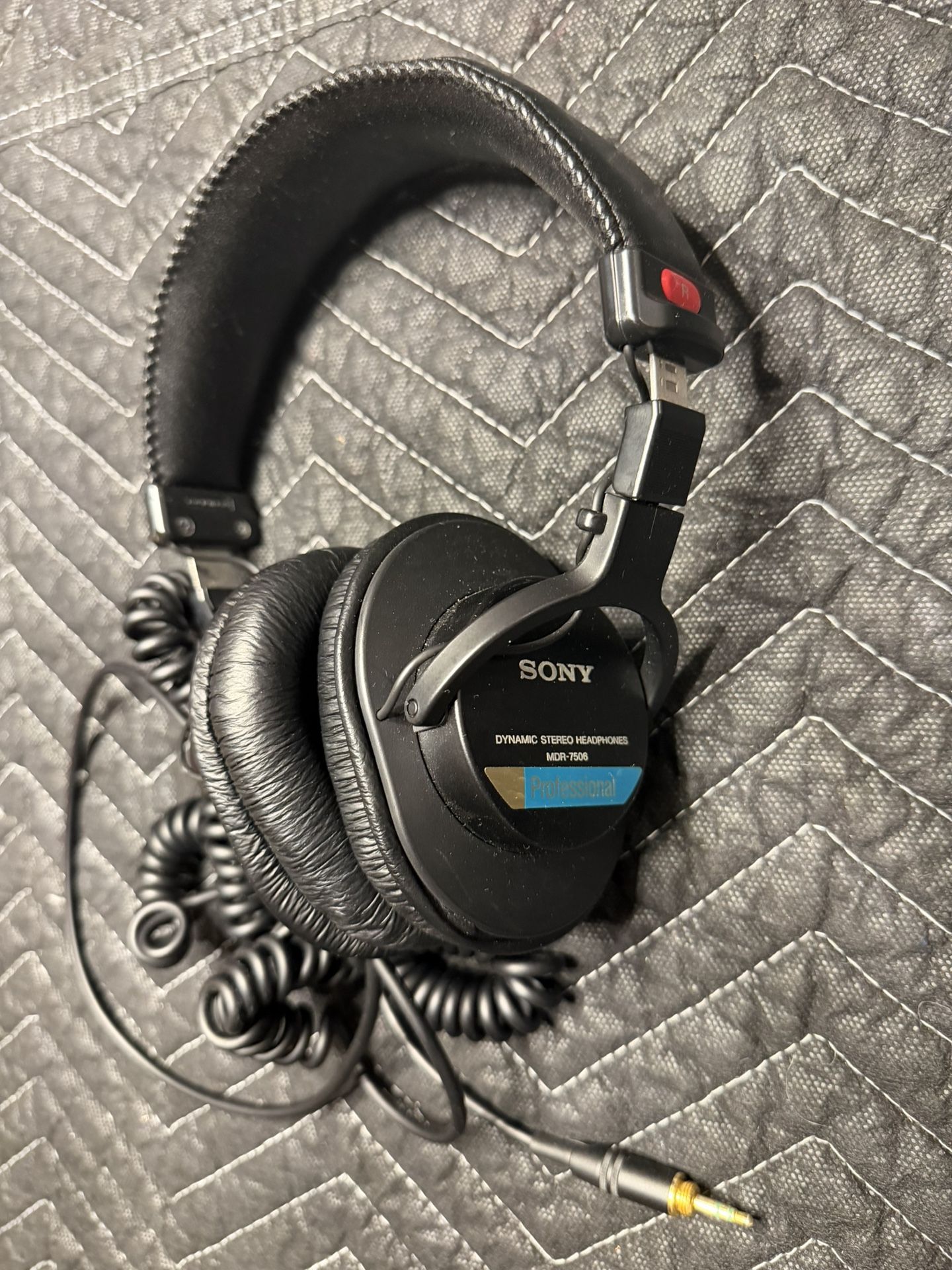 Sony MDR-7506 Professional Studio Headphones
