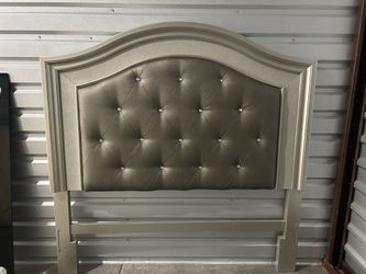 Immaculate Queen Headboard
