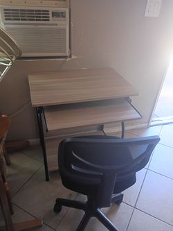 Vendo este escritorio pequeno