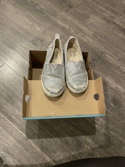 Girls Tom’s Size 1