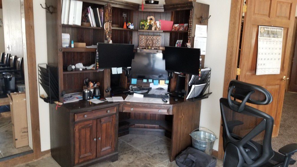 9 Piece Corner Office Desk .. 