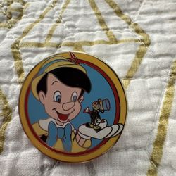 Disney 2012 Best Friends Mystery Pin- Pinocchio & Jiminy Cricket