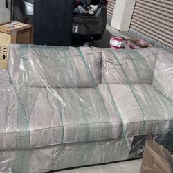    Sectional Couches, Cream Color Great Conditions. 