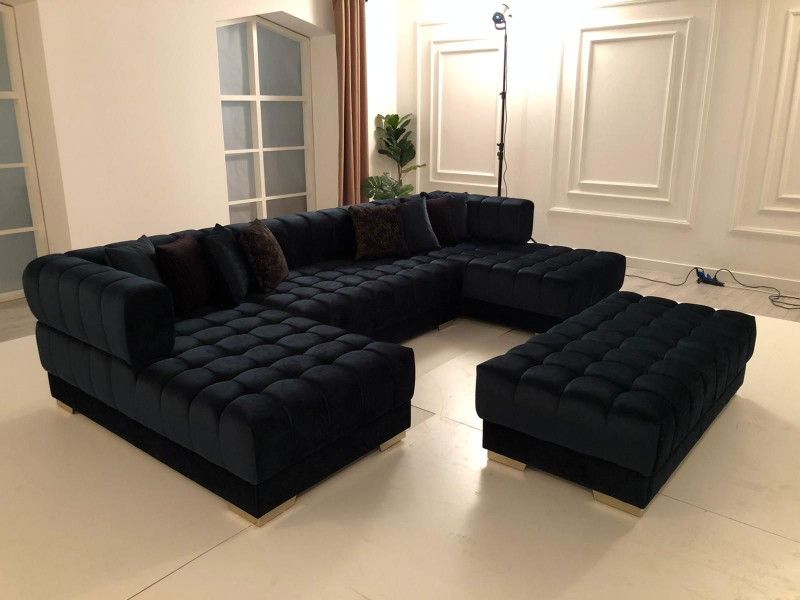 Black Arianna Sectional (In Stock) π
