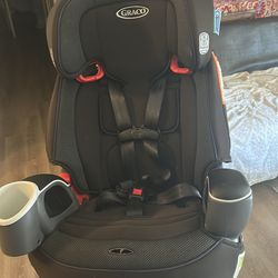 Car seat with base very clean manufacture 2022 like new