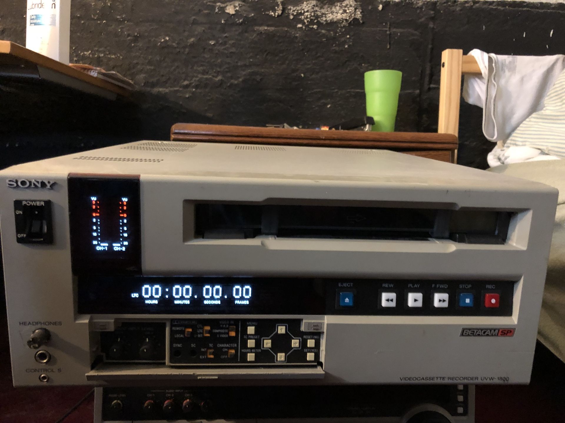 Sony UVW 1800 Betacam SP player / Recorder and Sony RM 450 editing controller