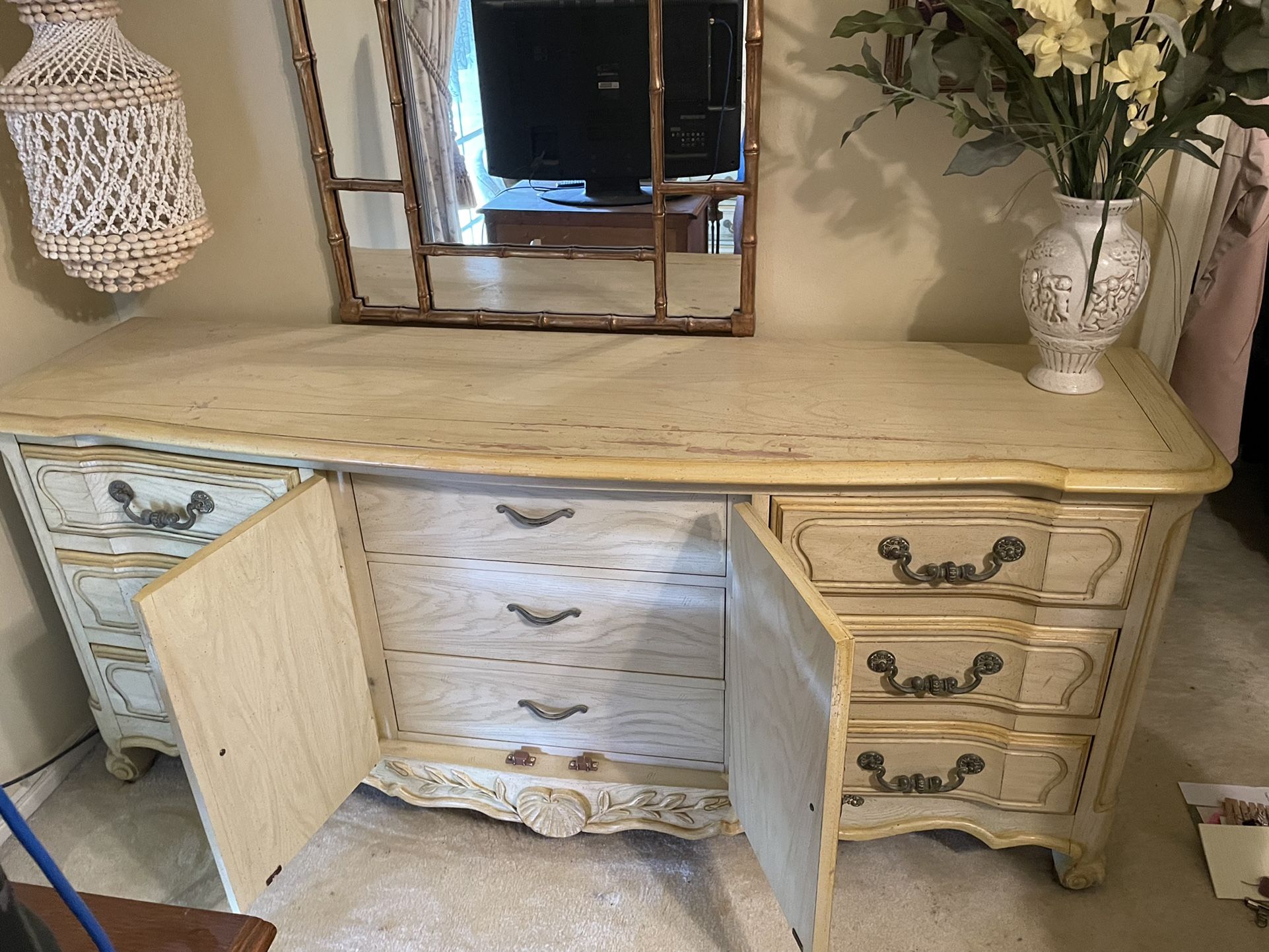 6 Piece King size Vintage Bedroom Set