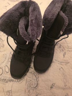 Snow boots