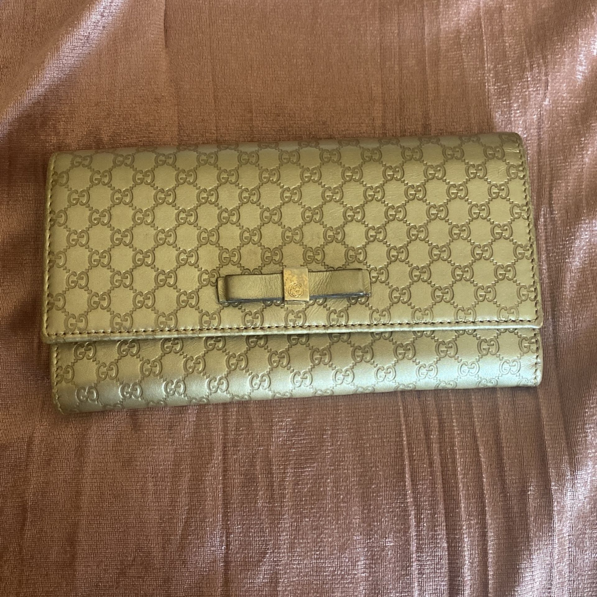 Pre Loved Gold Gucci Wallet