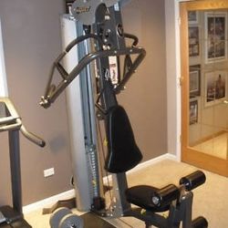 Hoist Fitness V3 Excellent Condition!!