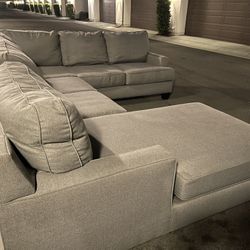 Huge Light Grey Sectional Couch Sofa From Mor Furniture In Excellent Condition - FREE DELIVERY 🚛