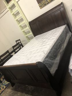 QUEEN BED