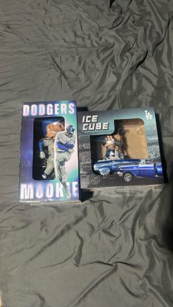 ice cube bobble head
