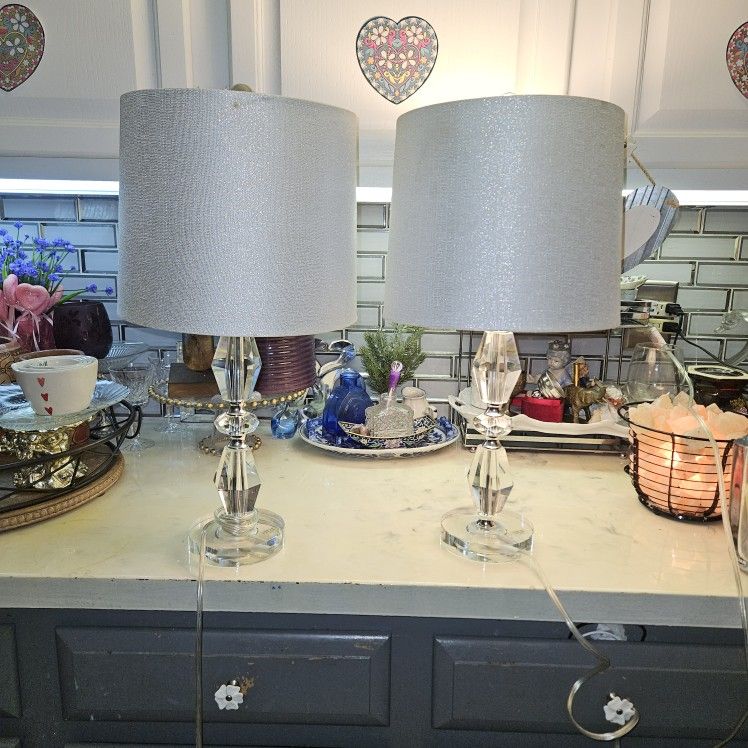 2 BEAUTIFUL CRYSTAL LAMPS. 21IN HI