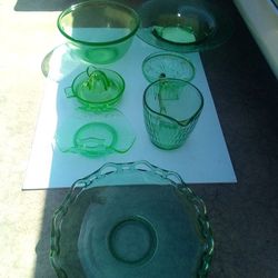 DEPRESSION GLASS GREEN Antique Glass Glassware Juicer Bowl Pitcher Plate Platter LOT of 7 Items Collectibles Vintage Keywords: Fire King Philby . 