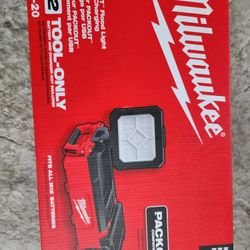 Milwaukee M12 12-Volt Lithium-Ion Cordless PACKOUT Flood Light W/USB Charger 