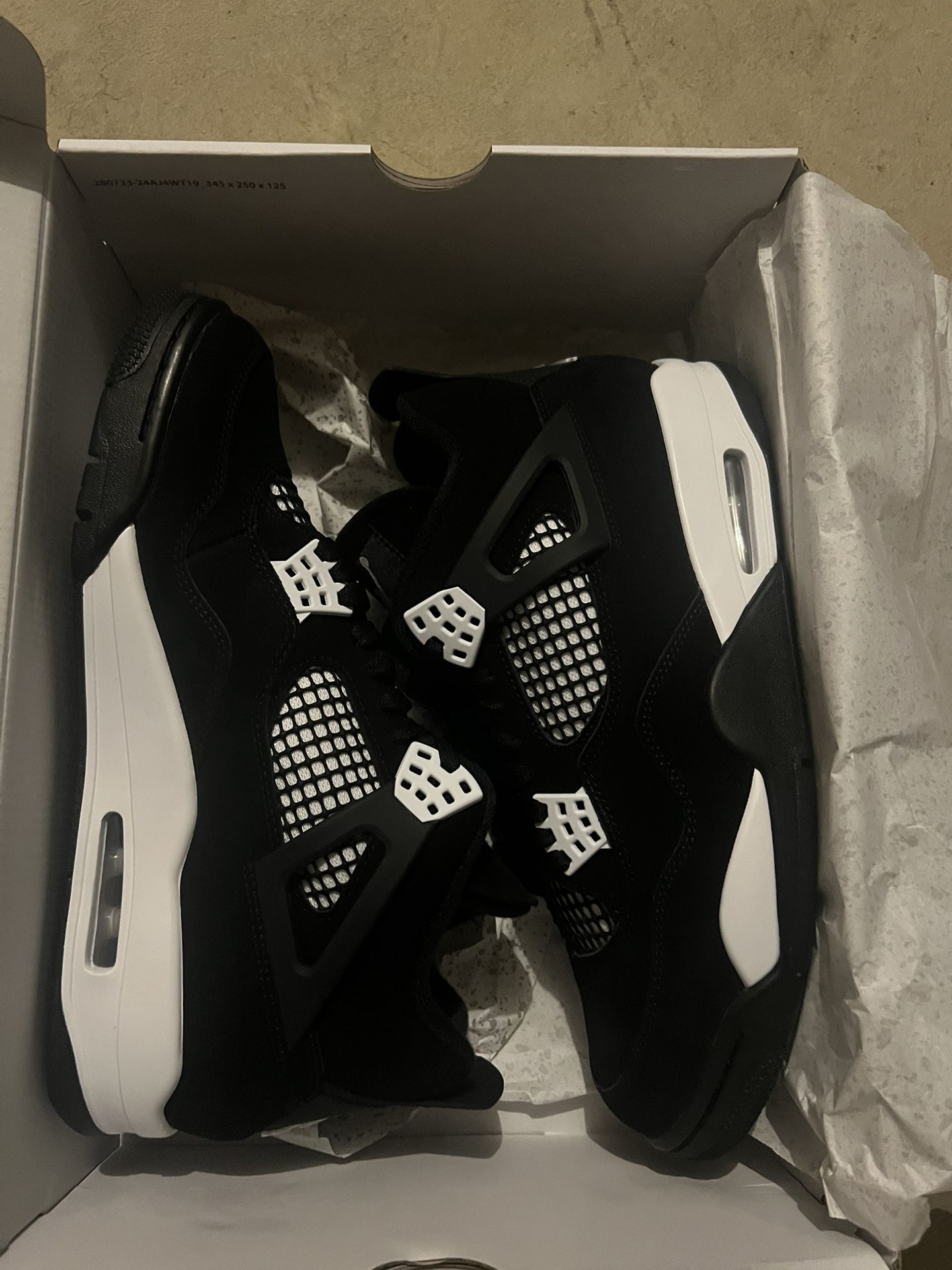 Jordan 4 Retro White Thunder Sz 7 grade school Brand new