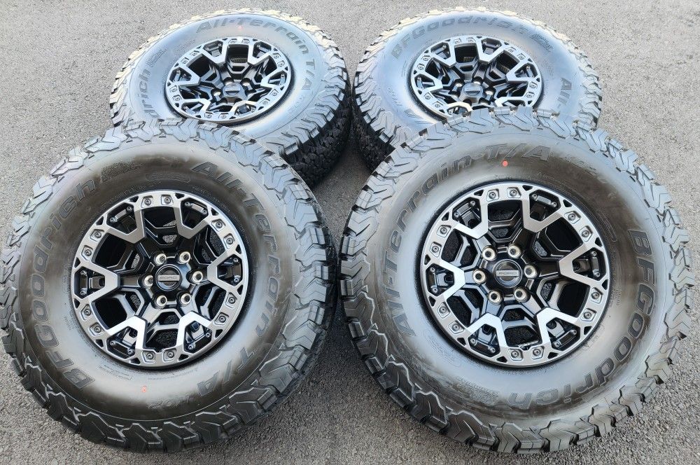 17” Ford Raptor Beadlock 2024 OEM Wheels and Tires 