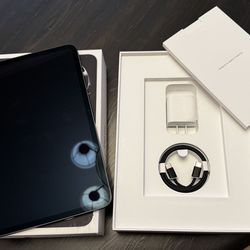 iPad Pro 11” M4 (256GB) Like New + Box & Accessories