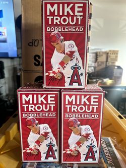 Mike trout wall catch bobblehead