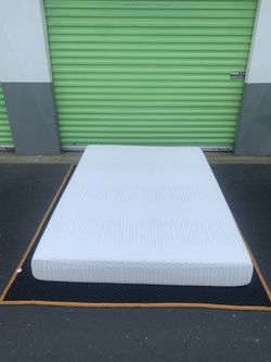 Queen Size Mattress ( SNUG )