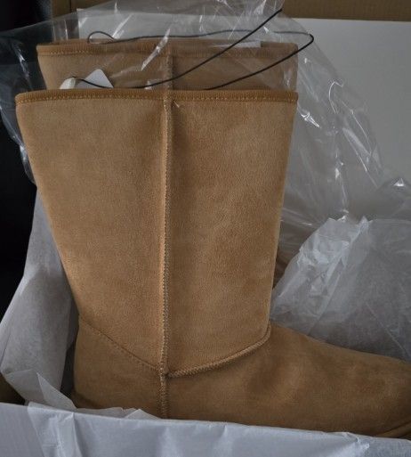 Women's Warm Boots Size 9M New In Box