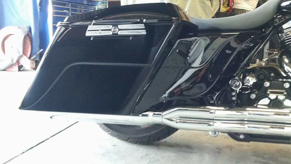 Harley Davidson bagger STRETCHED SIDES CUSTOM VENOM WIDE SIDES