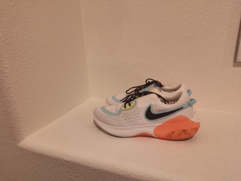 Women's Nike Tennis Shoes 