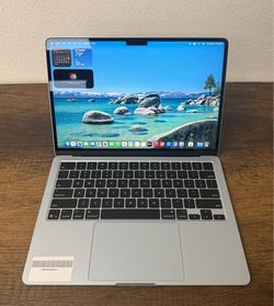 13.6" MacBook Air M4 8 Core*256GB SSD*16GB RAM