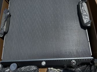Radiator for 2017+ Freightliner Cascadia 116/126 Models (Replacement for TXE1003849)