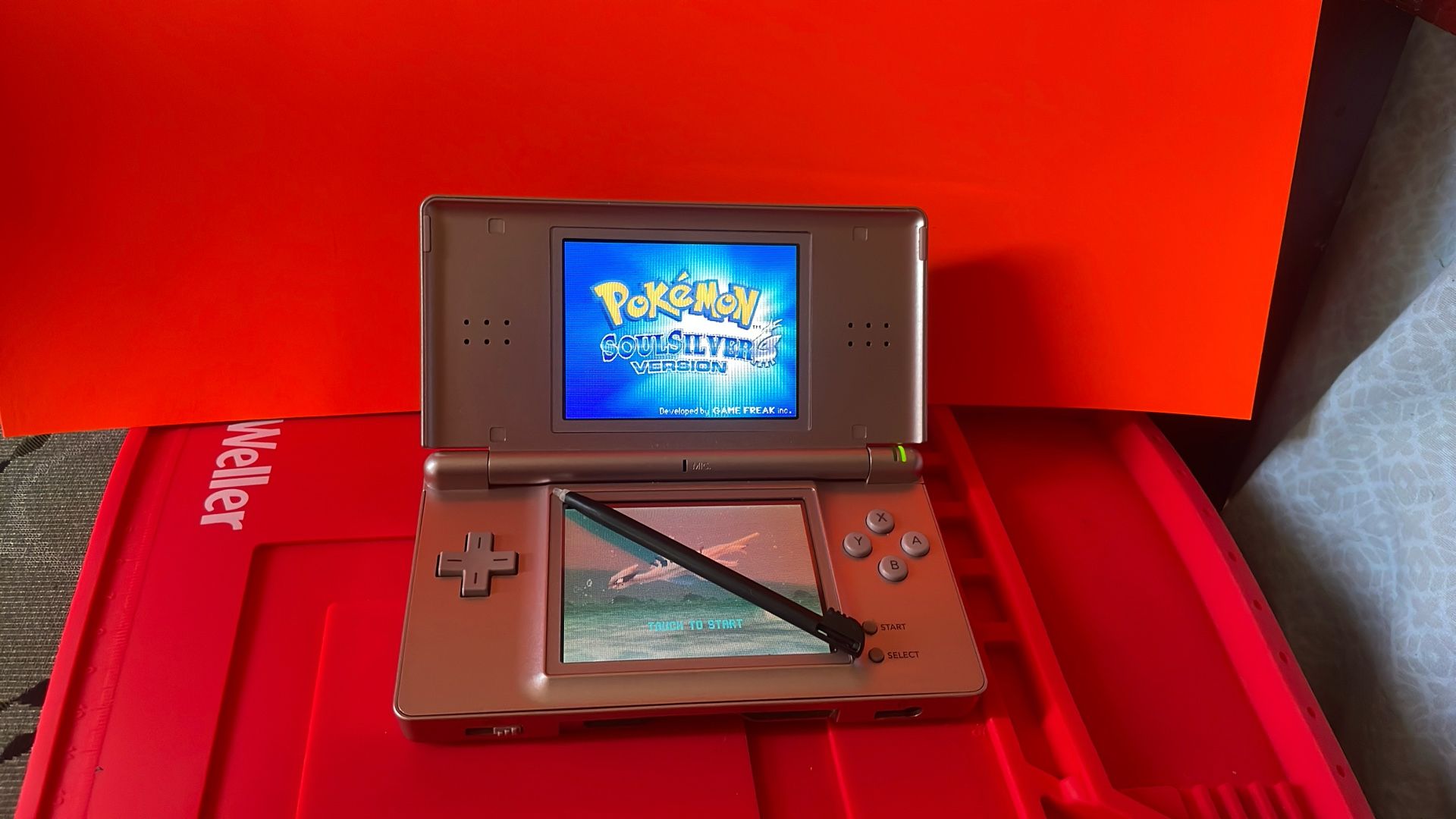 Metallic Rose Gold Nintendo DS Lite - Main Image