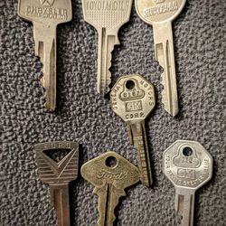 7 Interesting unusual collection of very old car keys by Ford, Chrysler, GM, Toyota. See my other items available. Pick up and Kirkland Woodinville 