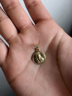 10k Jesus face circle pendant